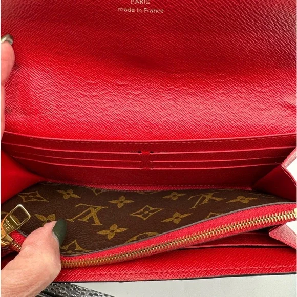 Louis Vuitton - Authentic-Sarah Retiro Mono / Red Trim Long wallet w/ Box - Picture 10 of 15